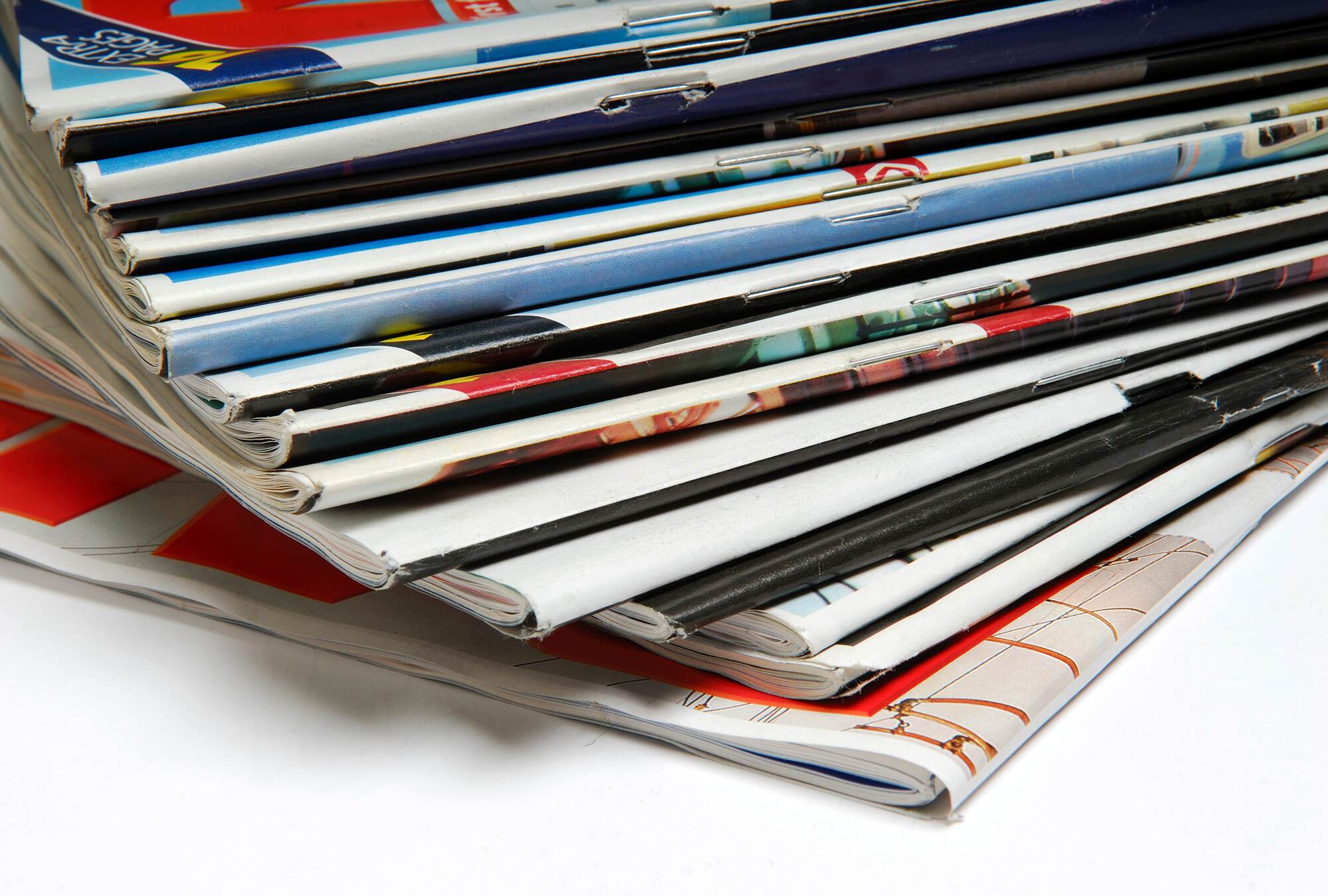 Ein Stapel Illustrierter